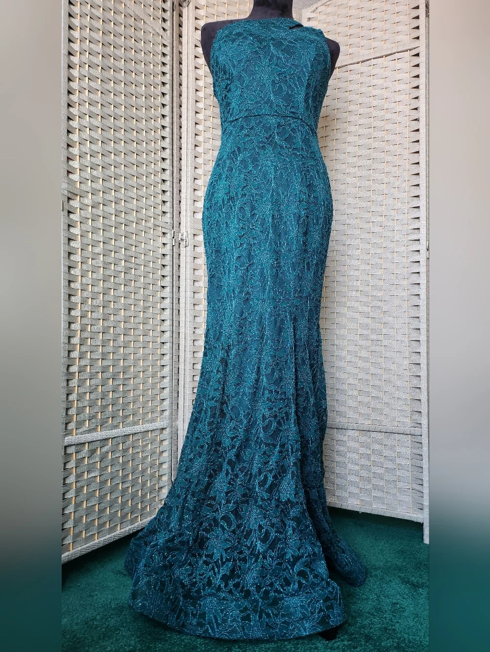 ✨️NWT✨️Emerald Lace Halter Prom/ Evening Gown - Elegant Women's Dress - Picture 1 of 10